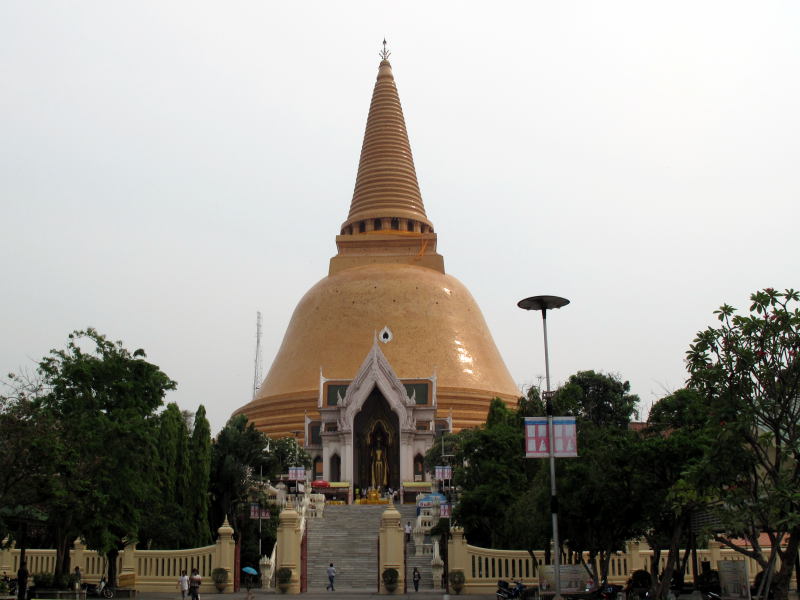 The Phra Ruang Rojanarit Buddha image in the north chapel